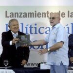 El Presidente Sánchez Cerén arropa Descartados durante el lanzamiento de su plan de protección integral a las personas mayores de El Salvador