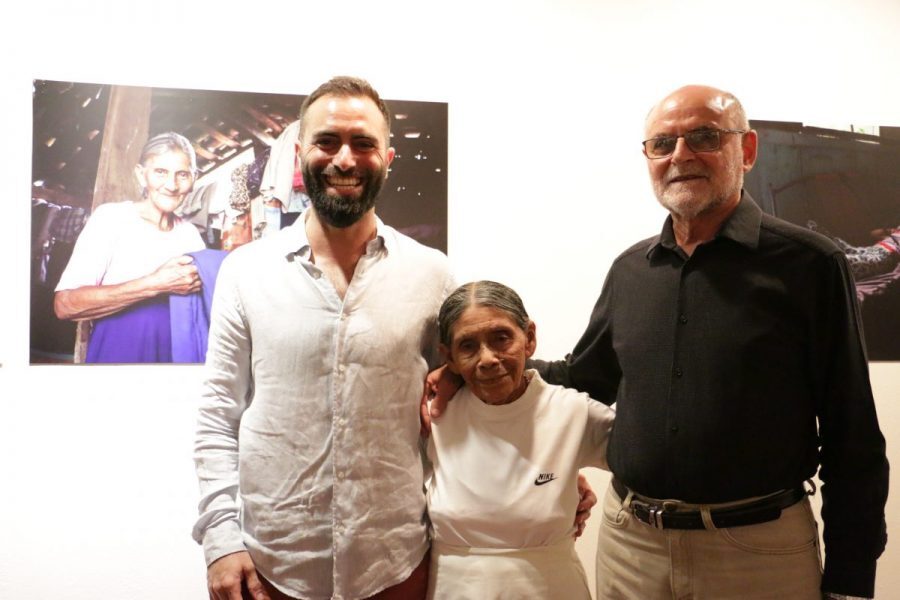 Marc Espín, Carlota Boromeo y Emilio Espín en la inauguración de Descartados en Guatemala