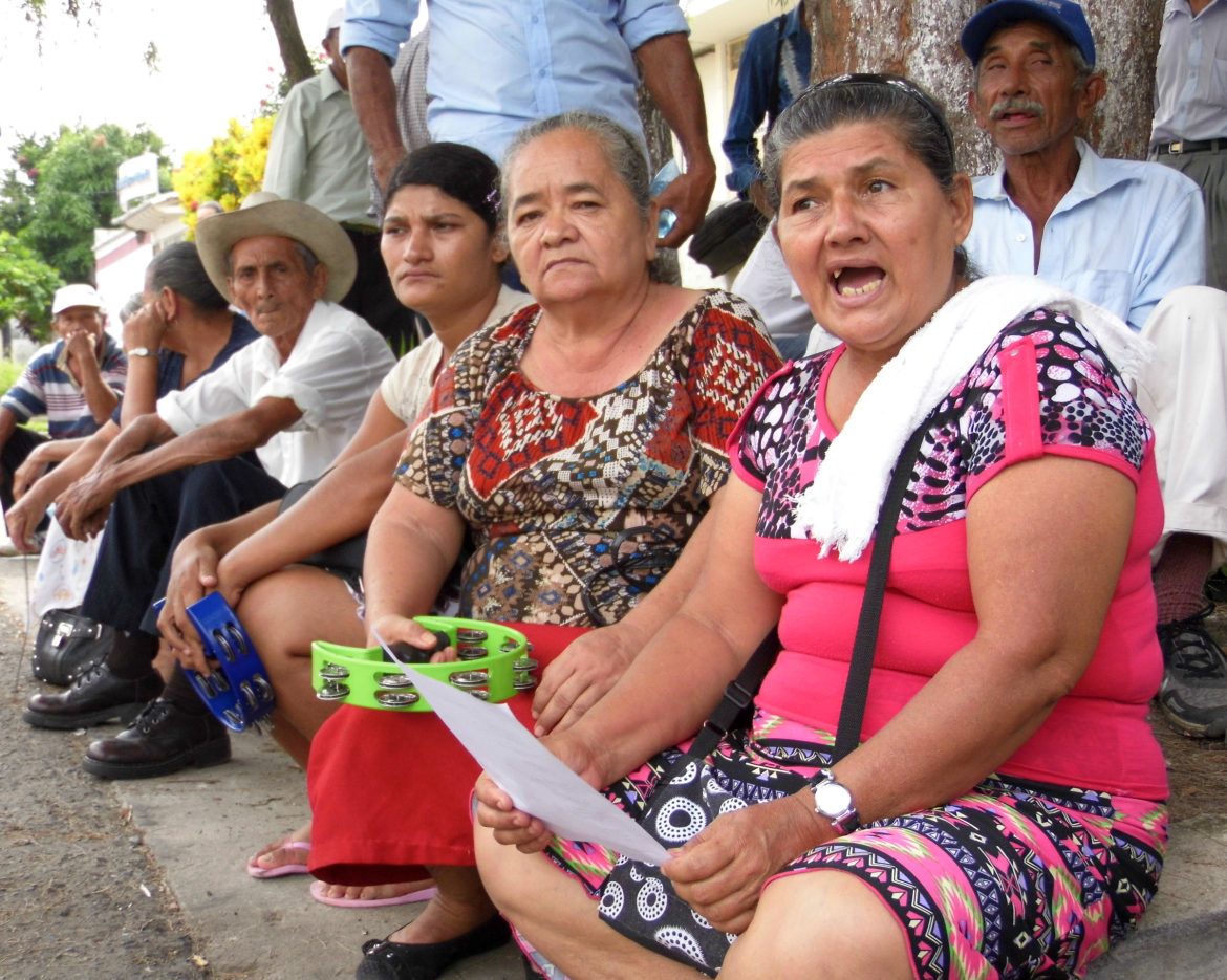 Más allá de la caridad: por qué la ayuda puntual no cambia la vida de nadie