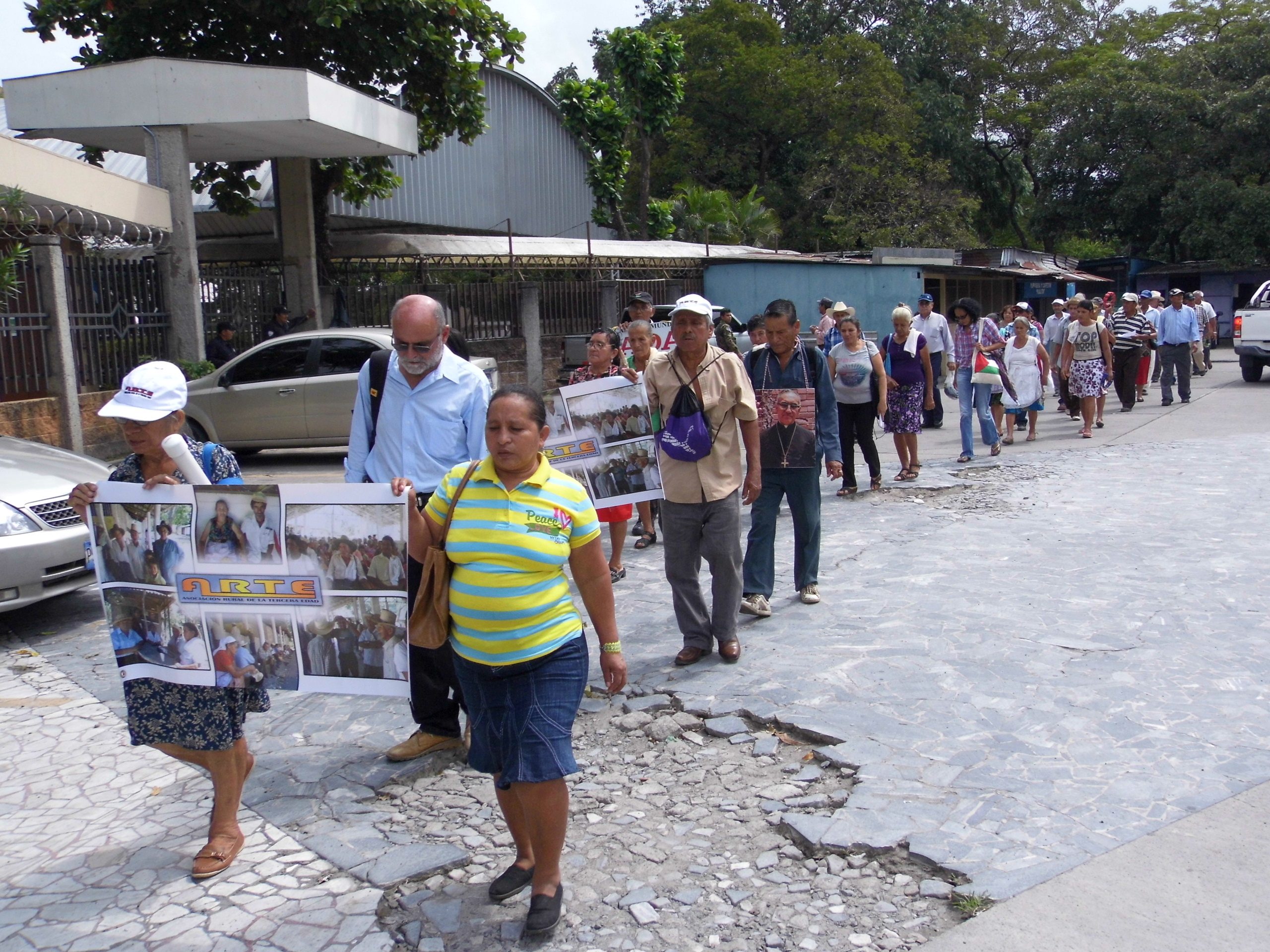 Marcha de personas adultas mayores de El Salvador
