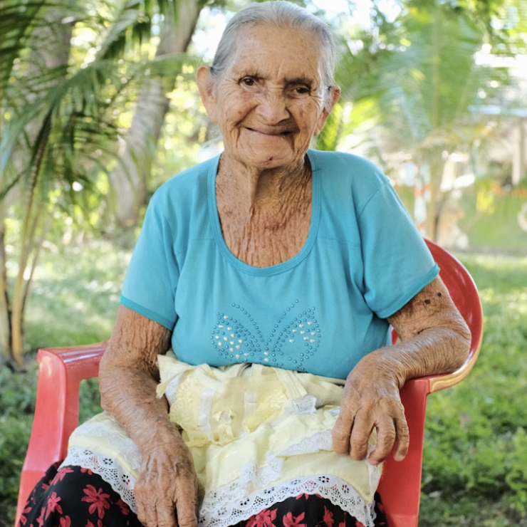 Pastora - beneficiaria del proyecto de apadrinamiento de Descartados (bajo Lempa, El Salvador)